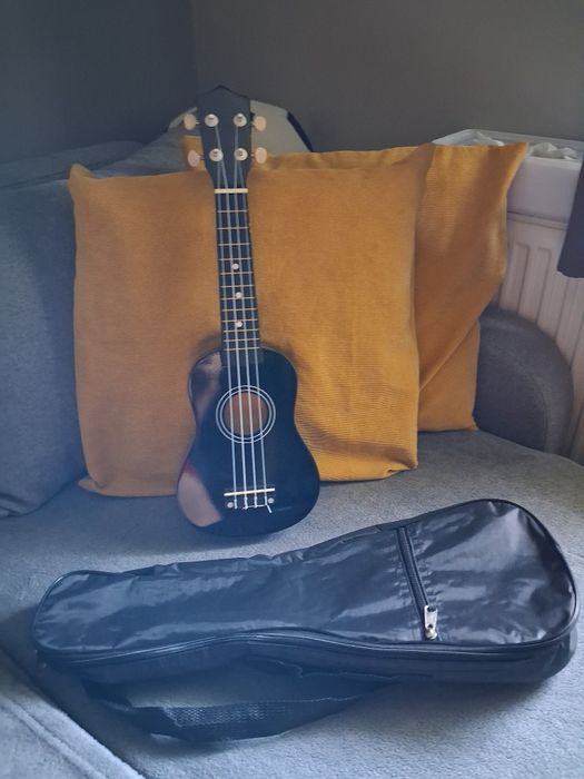 Ukulele czarne z pokrowcem