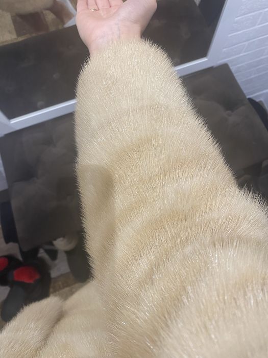 Продам норкову шубу