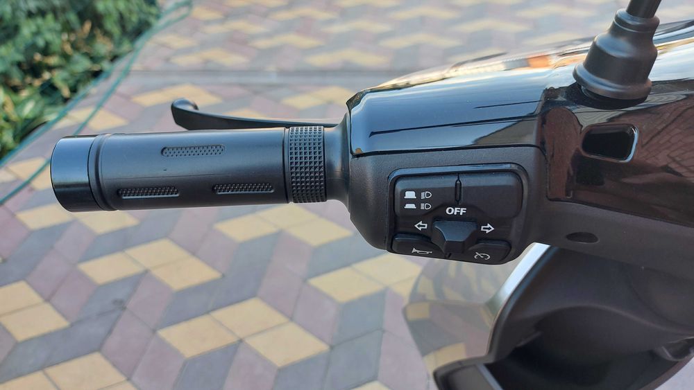 Електроскутер Super Soco CUX