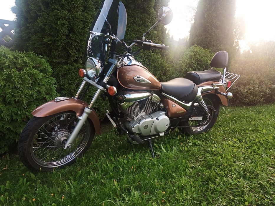Suzuki. Intruder 125