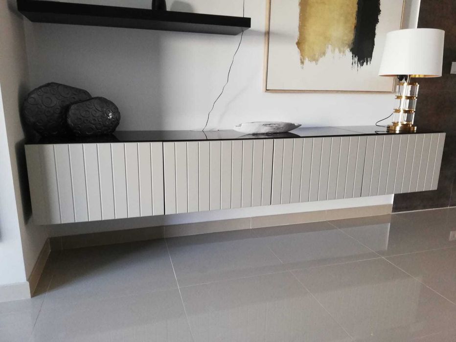 Conjunto de móveis com vidro