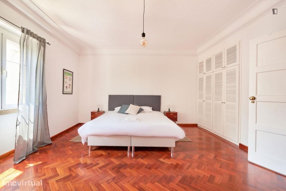 Quarto - localizado em São Sebastião Lisbon