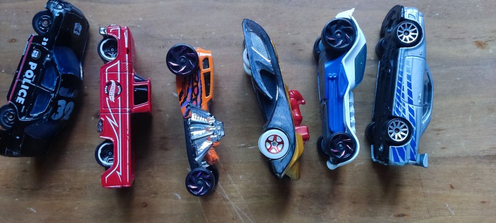 Машинки Hot Wheels,