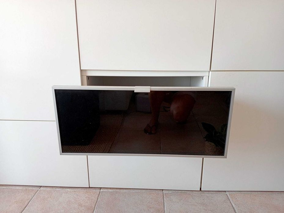 Aparador de sala IKEA modelo BESTA