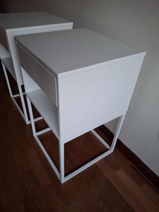 2 mesas de cabeceira vikhammer ikea cor branca