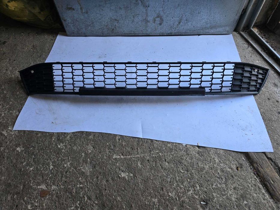 kratka środkowa zderzaka przód Skoda Fabia 4 IV