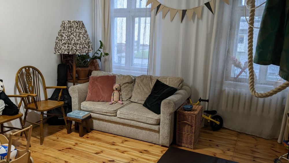 Sprzedam mieszkanie 60m2 na parterze + strych, 2 piwnice i ogródek