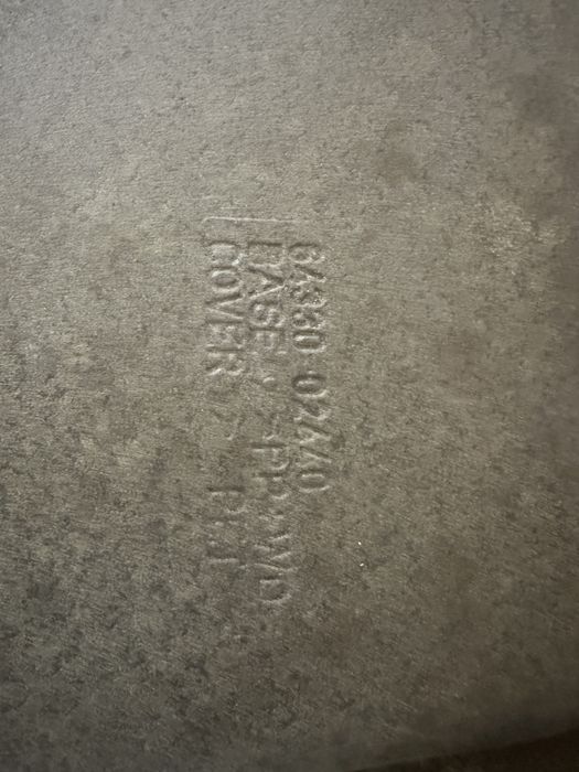 Полка toyota auris 2006-2012рік,64330-02440