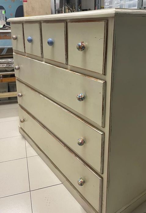 Cómoda madeira com pintura decorativa