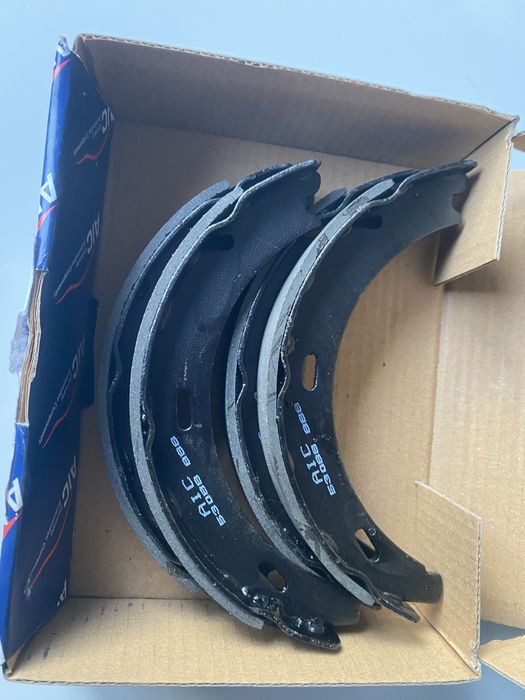 Колодки ручніка мерседес 2014200920