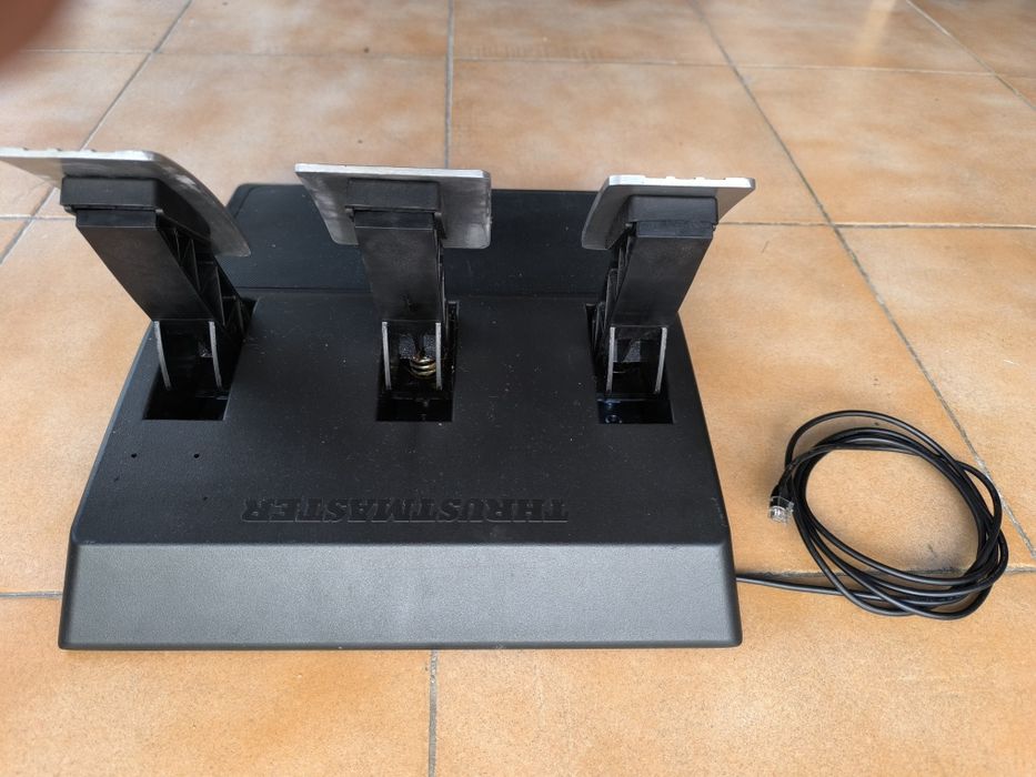 Pedais Thrustmaster T3PA