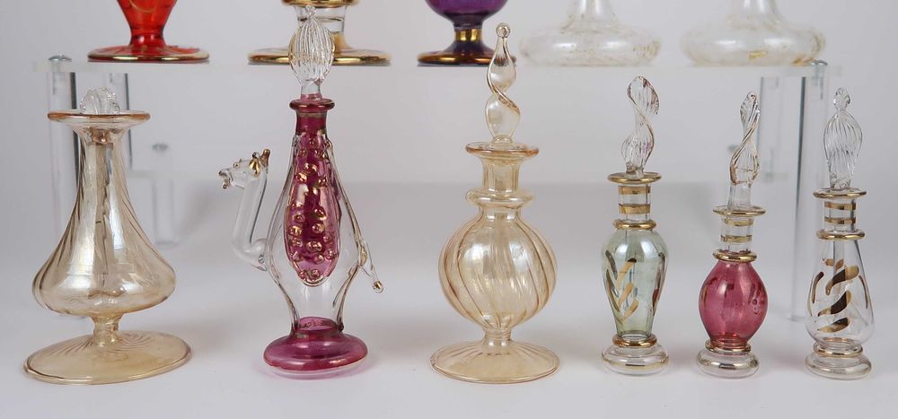 Conjunto de 11 frascos de perfume em vidro soprado Massamá E Monte ...