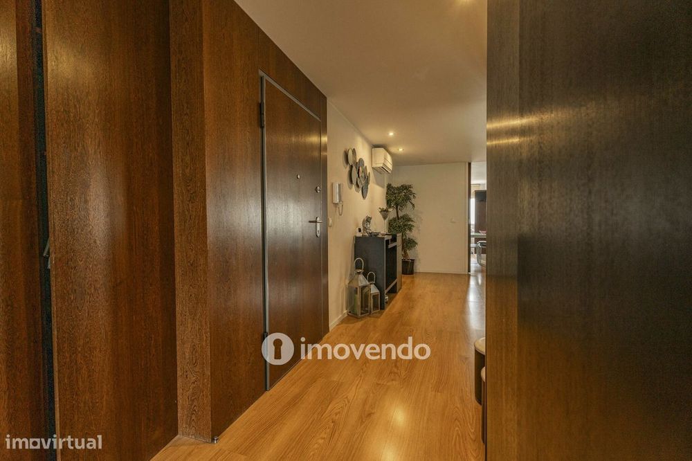 Apartamento T3 com garagem e áreas amplas, em Braga
