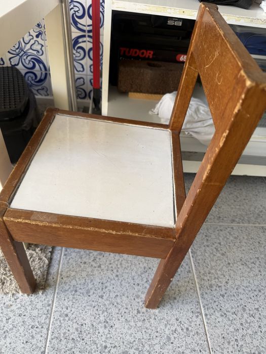 Mesa e cadeira de criança
