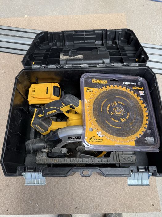 Serra circular Dewalt DCS572NT 18V