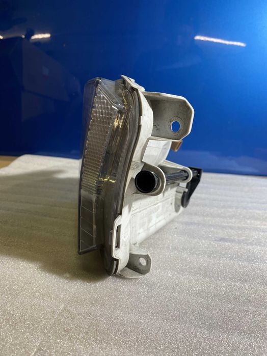 FORD KUGA halogen prawy