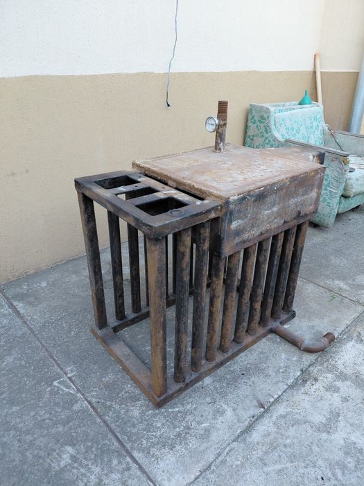 Продаєть котел твердопаливний б/у
