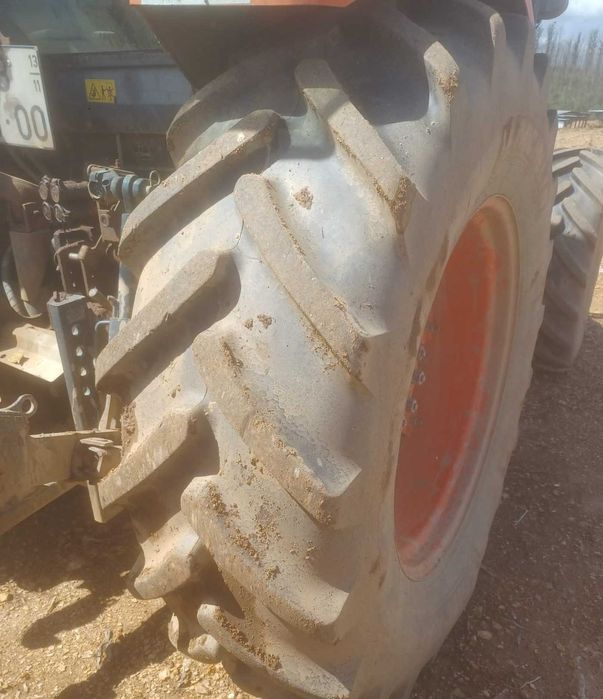 Trator kubota 9960
