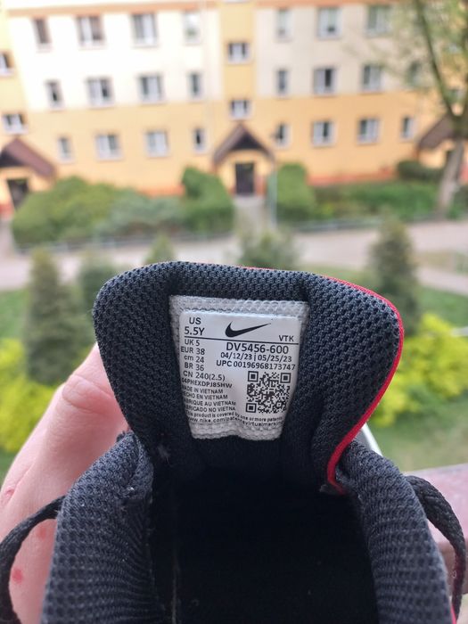 Nike junior low black and red