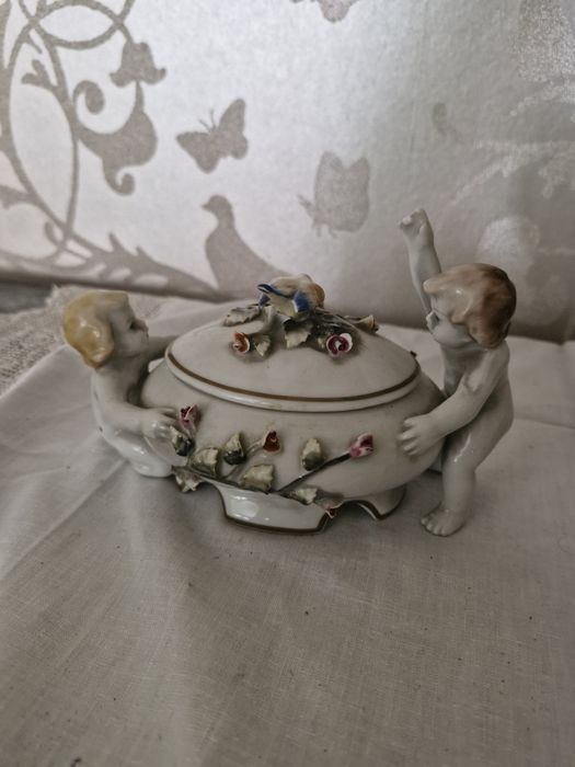 Peça decorativa em porcelana