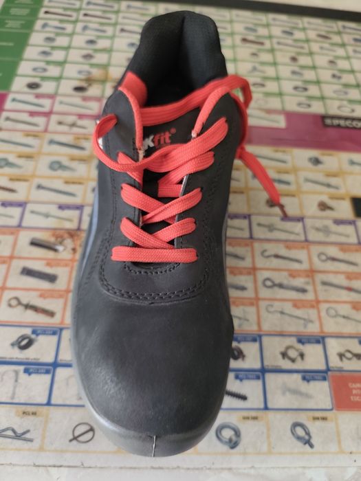Sapatos e botas segurança novos