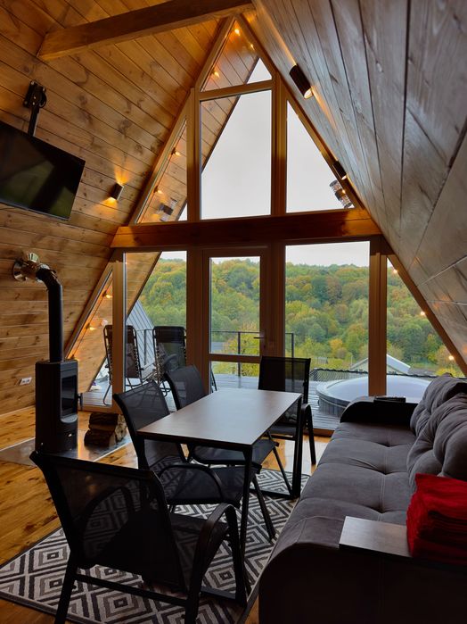 Подобова оренда будиночку з басейном та чаном  біля Львова