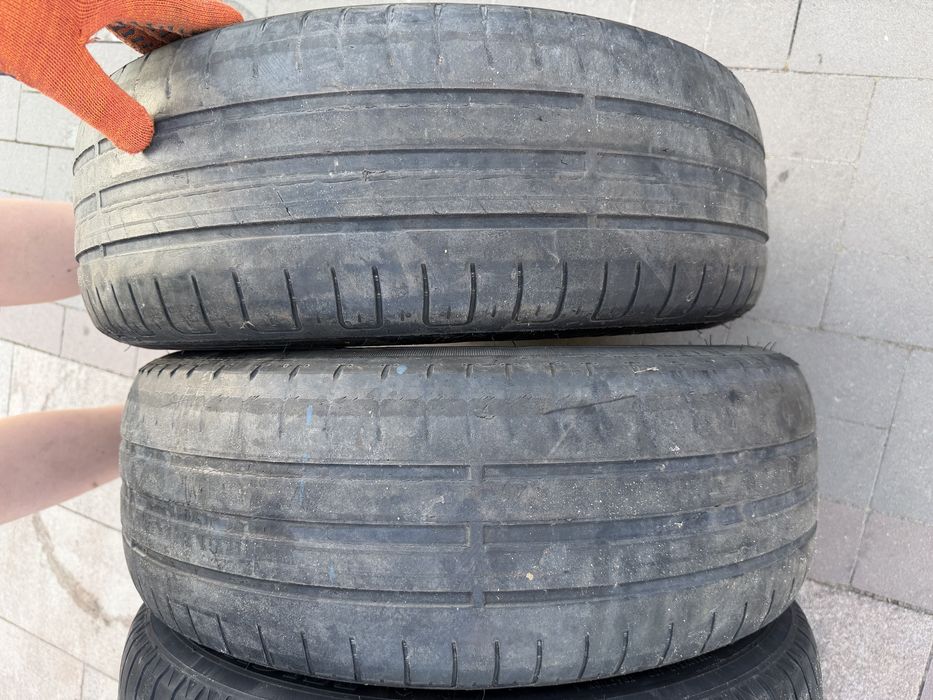 Диски  6Jx15H з шинами 195/65R15 на Toyota
