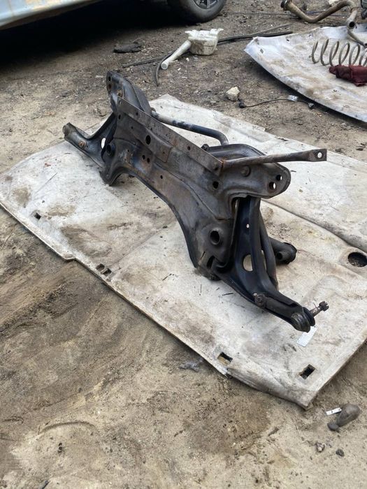 Підрамник передній з ричагами Джилі МК 1,6 оригінал завод не гнилий
