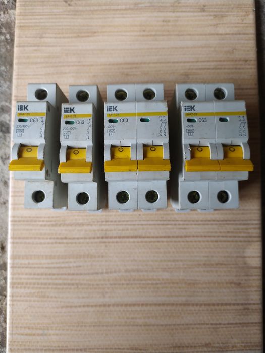 Автоматичний вимикач с63 IEK
