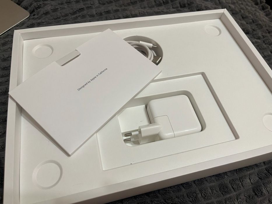 ноутбук Apple MacBook Air 13.6" (модель A2681)