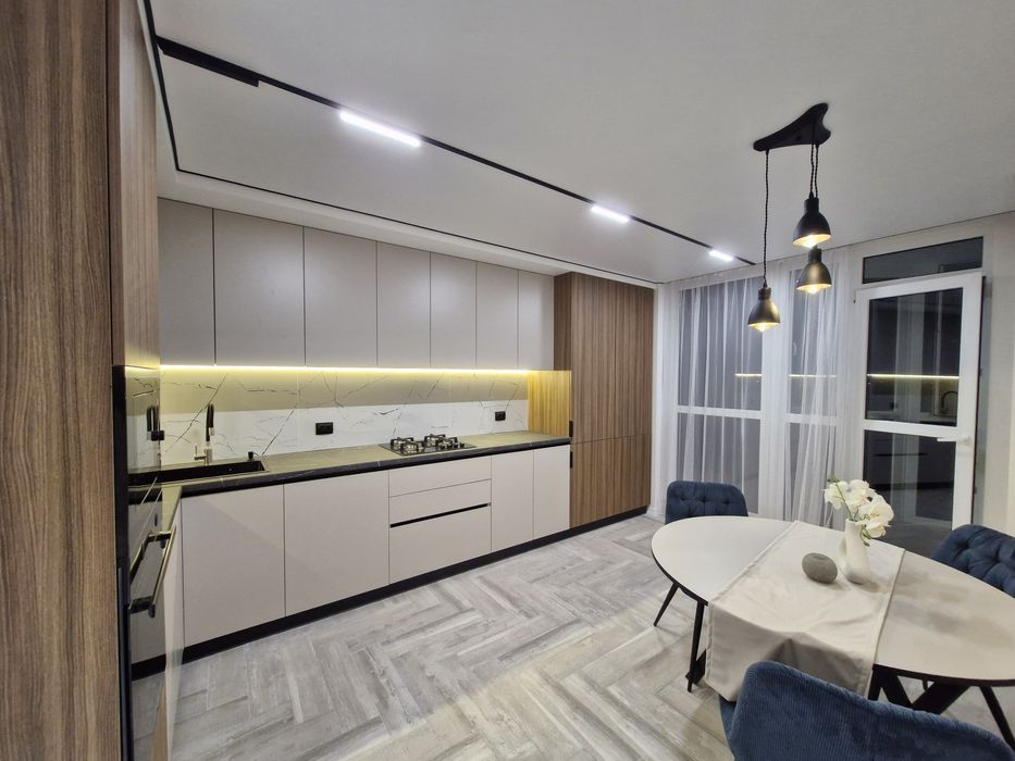 Продаж нової 3кім квартири з виглядом на озеро