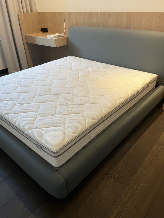 Łózko 180 cm i materac Hilding