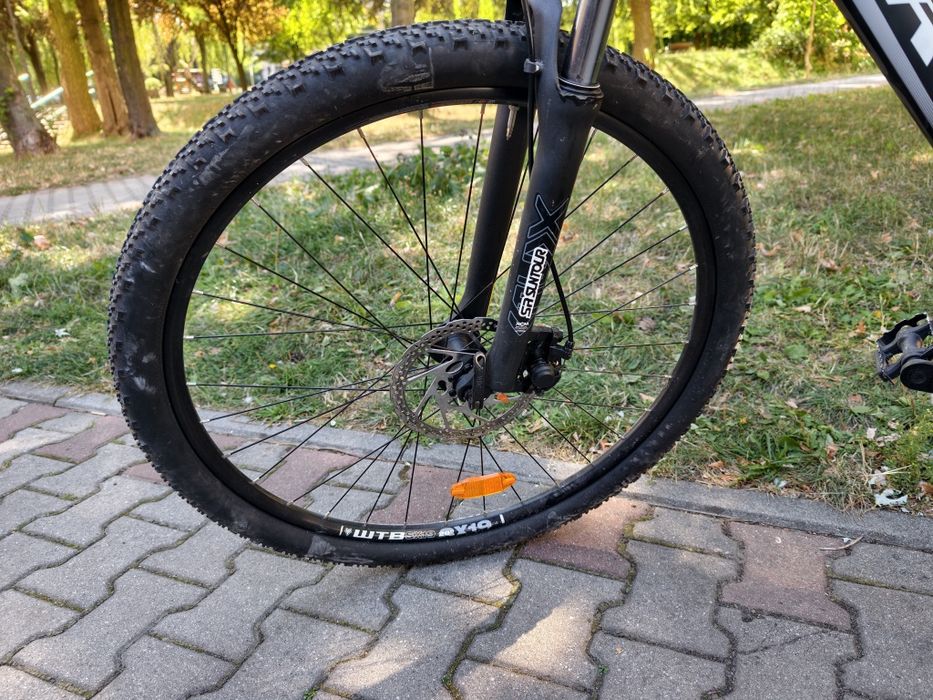 "Sprzedam świetny rower górski! Idealny do lasu i na miasto!"]
