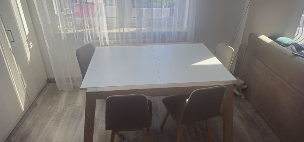 Komplet drewniany stół rozkładany + 4 krzesła