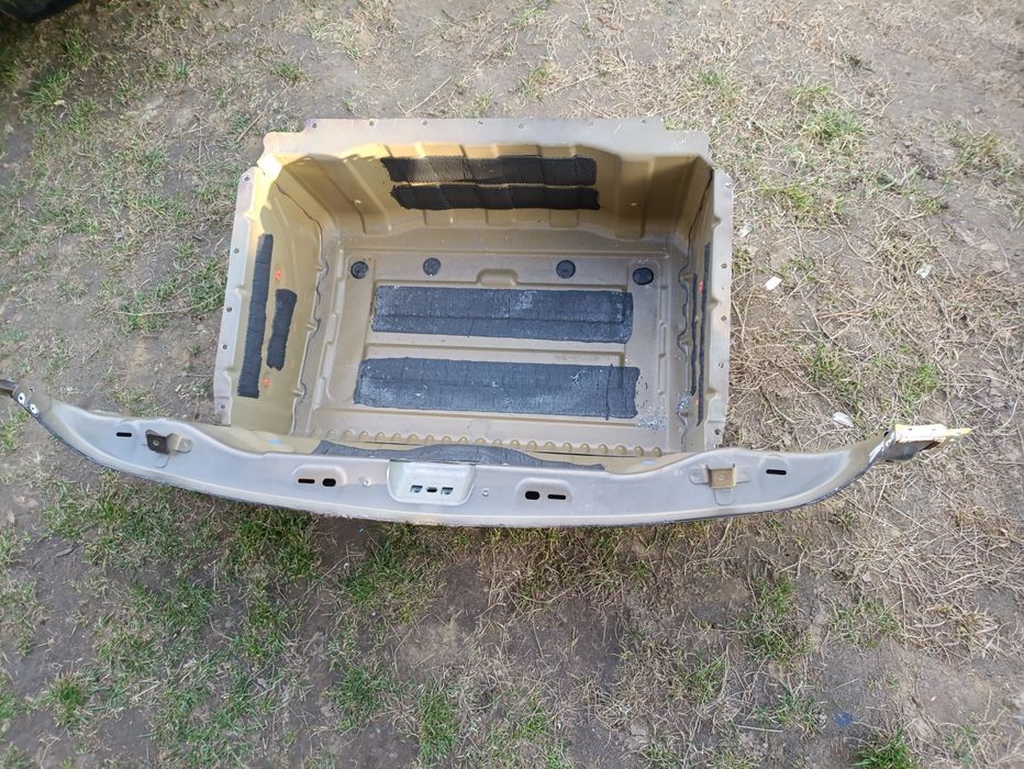 Задня панель Tesla model 3 корито