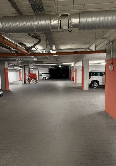 Na wyjansm miejsce postojowe w hali garażowej przy ul. Wenecjańskiej - centrum, przy Starym Rynku