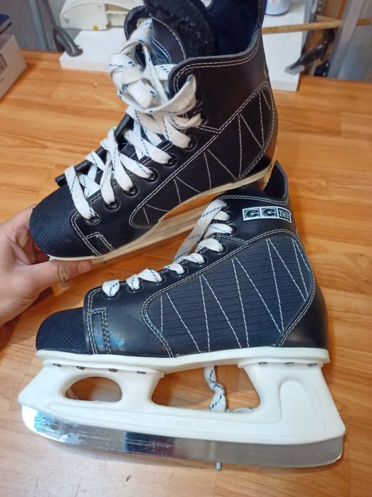 Patins CCM powerline 60 hóquei no gelo