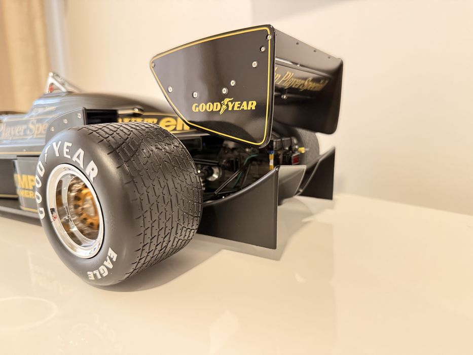 Ayrton Senna - Lotus Renault 97T (1:8)