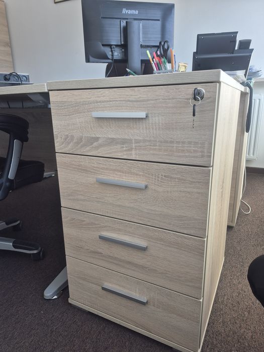 Komplet mebli biurowych