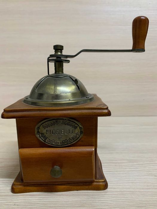 Кофемолка механічна, кавовий млинок, Італія.