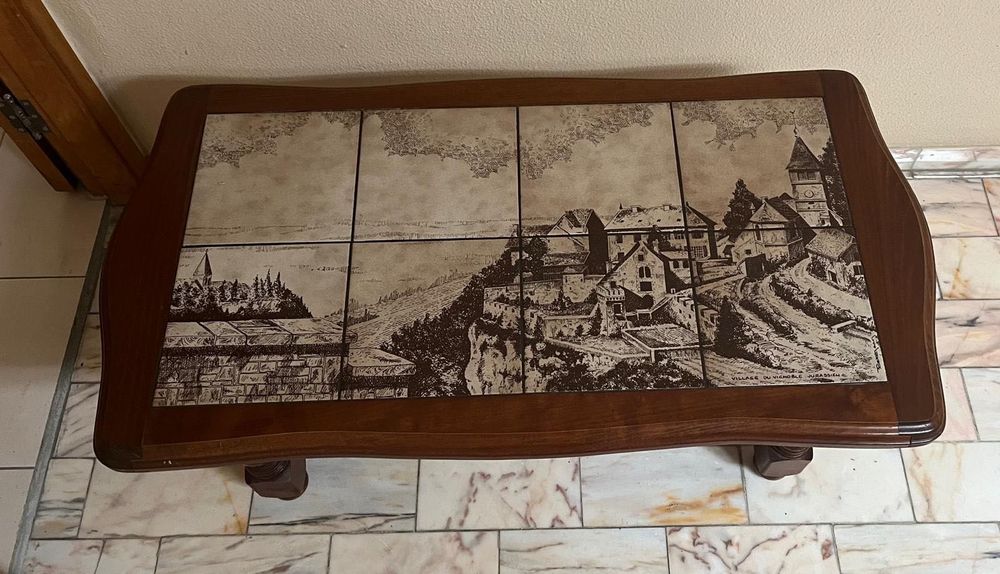 Mesa de centro sala revestido em azulejo