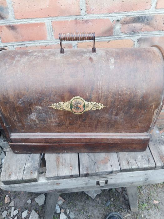 Продам швейную машинку зингер