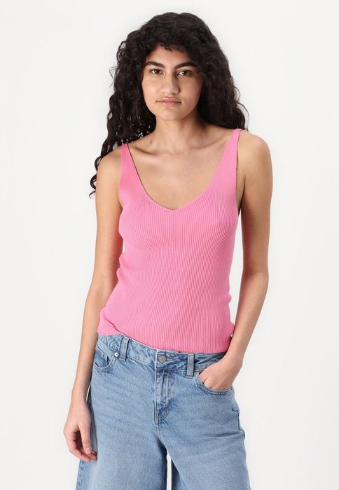 Розовая майка Zara в рубчик (V-образный вырез)
​Описание:
П