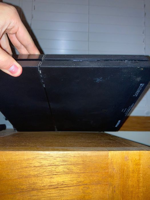 Consola Playstation 4 com 3 comandos