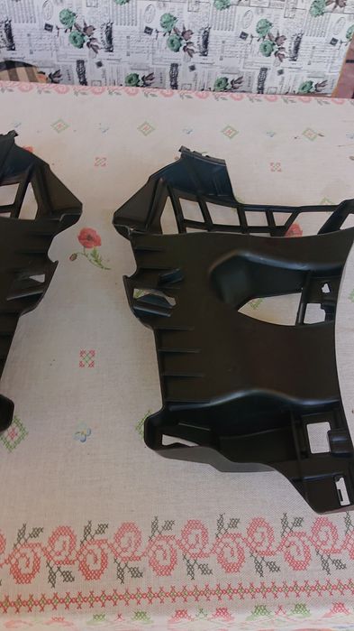 Кронштейни переднього бампера ID4