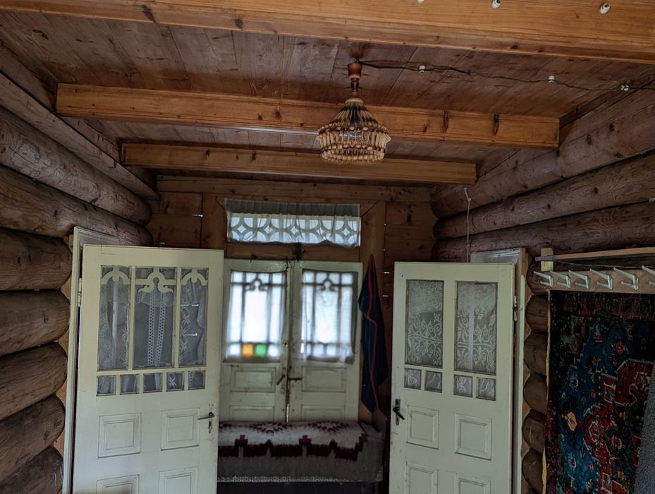 Будинок на березі річки Рибниця.