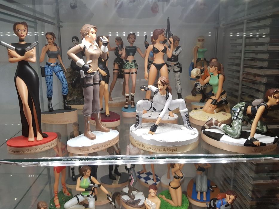 FIGURKA lara croft