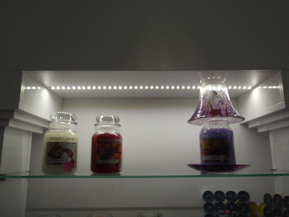 Armário Estante de Loja branco lacado