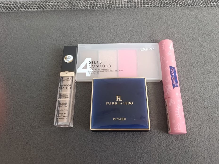 Продаю косметику. Пудра/туш/консилер/палетка для контирунгу.