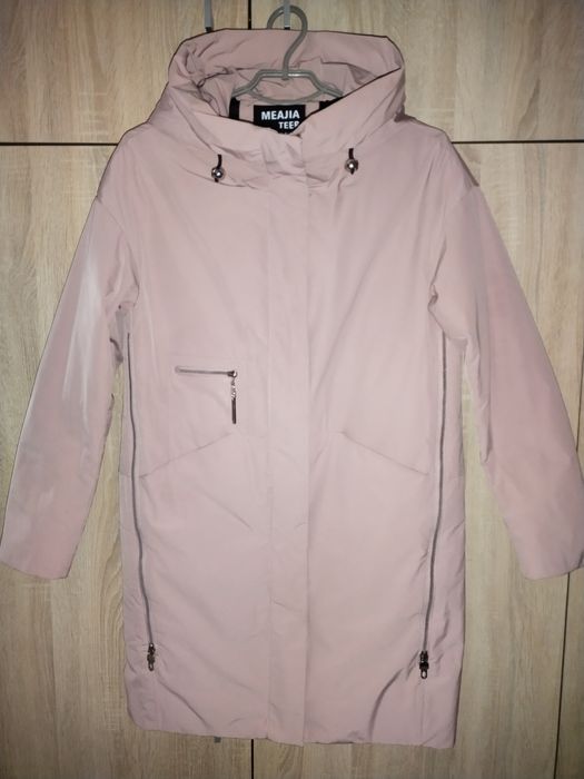 Стильна жіноча куртка